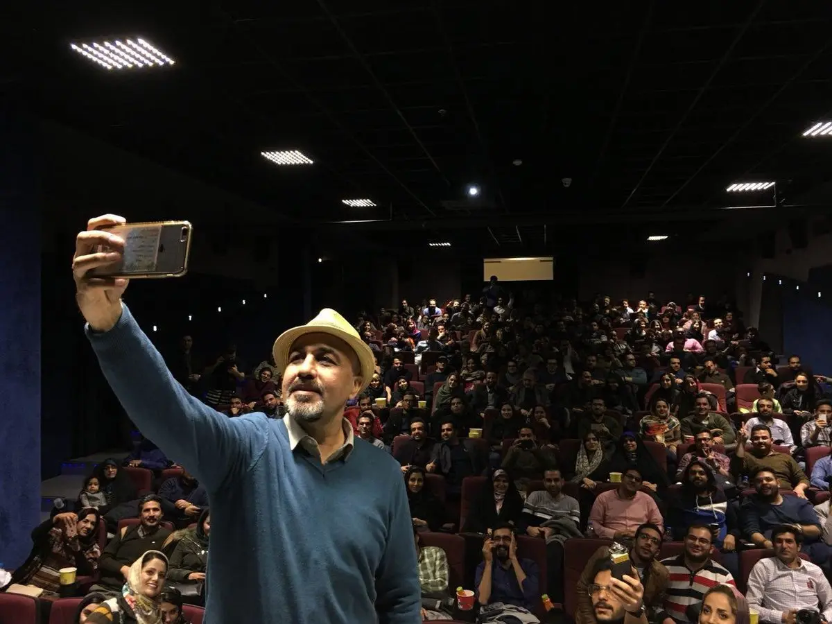 سلفی رضا عطاران با هواداران/عکس