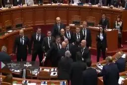 ببینید : پرتاب تخم مرغ به نخست‌وزیر آلبانی