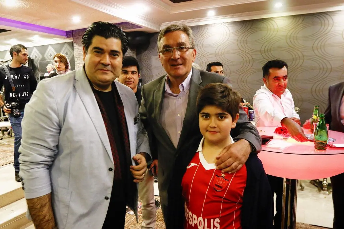 تصویری از خواننده مشهور در کنار سرمربی پرسپولیس