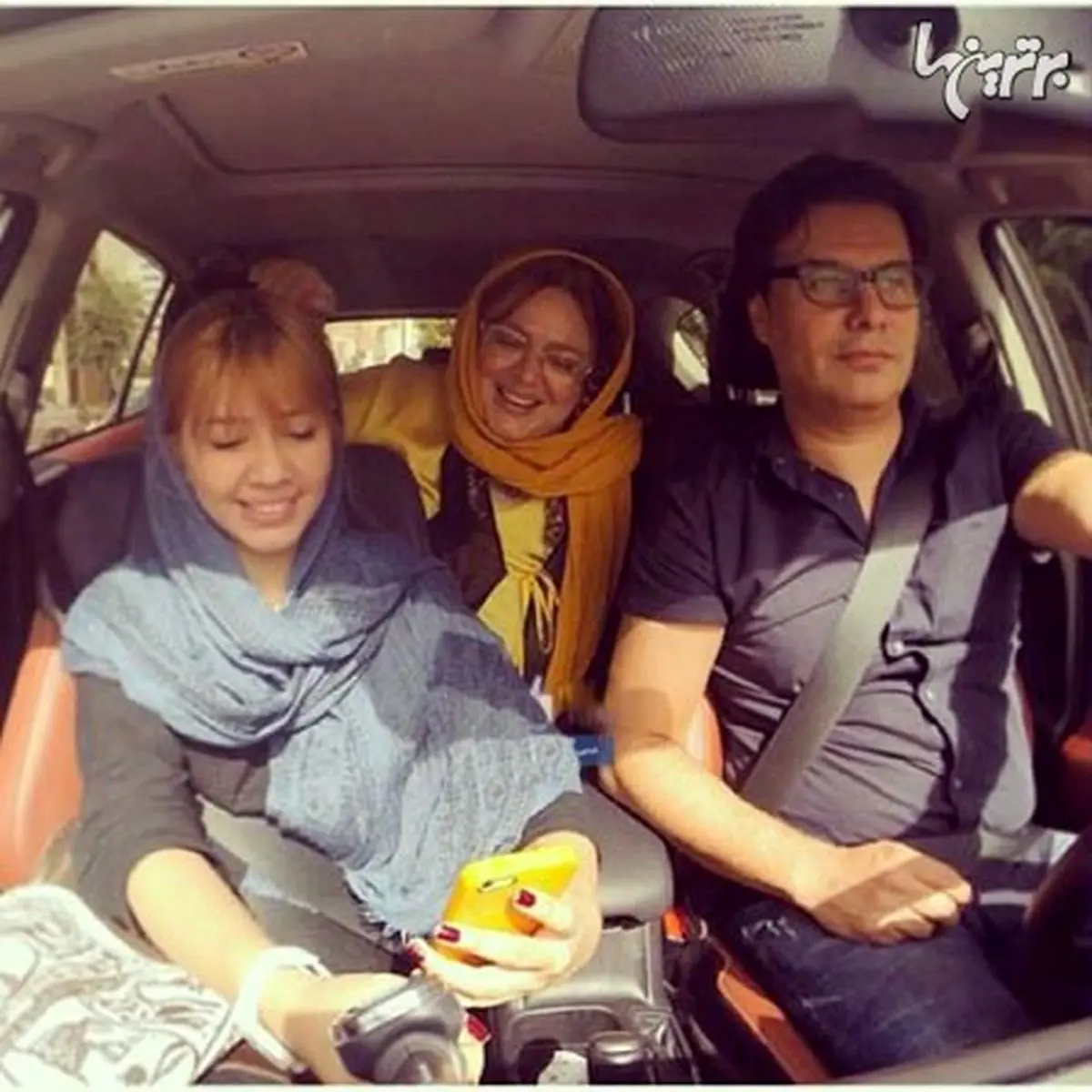 سلفی پریا قاسمخانی با مامان و بابا