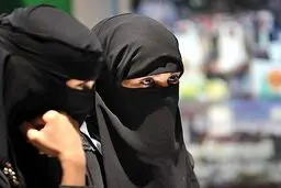 تصاویری از اعتراض زنان عربستانی به پوشش عبا