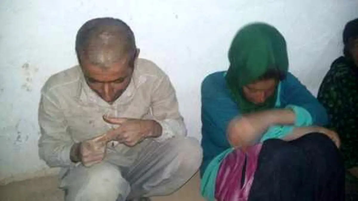 پیرمرد و فرزندان معلولش در خانه ای سوخته! +عکس