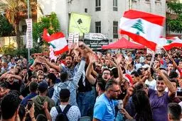 طرفداران حریری باز هم خیابان‌ها را بستند/ حریری از حامیانش خواست به خیابان‌ها نروند