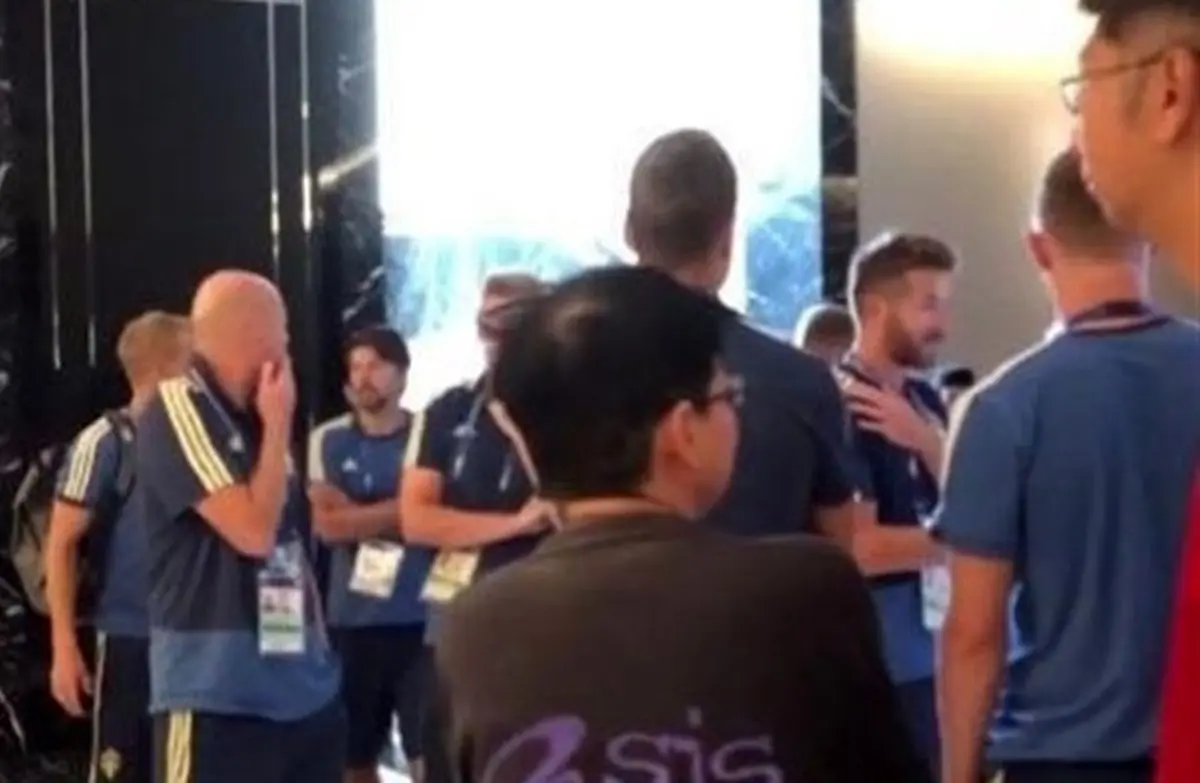 استراحت کم سوئدی‌ها در آستانه بازی با انگلیس به خاطر تخلیه اجباری هتل + عکس