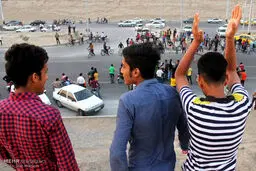 حرکات نمایشی جوانان موتورسوار بندرعباس/ تصاویر