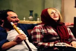 تصویری از قلیان کشیدن باران کوثری و محسن کیایی