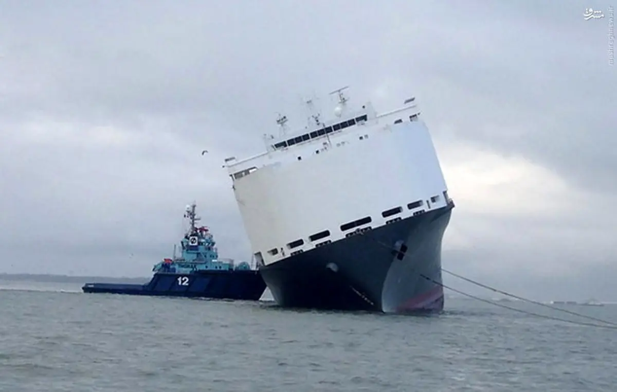 عکس/ غرق شدن یک کشتی با ۲هزار تن سیمان