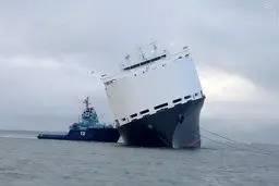 عکس/ غرق شدن یک کشتی با ۲هزار تن سیمان