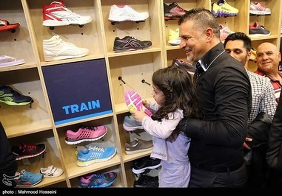 از گلزار، امیر جعفری، امیر علی دانایی فر تا علی منصوریان و پرویز سوبله چوبله در مراسم افتتاح فروشگاه دایی/ گزارش تصویری