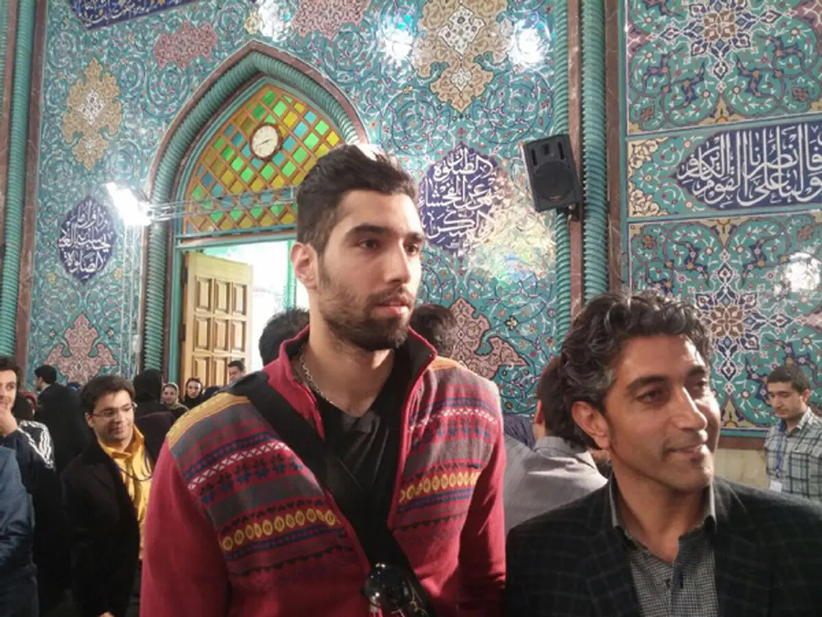 قهرمانان والیبال پای صندوق رای رفتند/ عکس