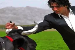 حمید گودرزی و شاخ گاو/ عکس