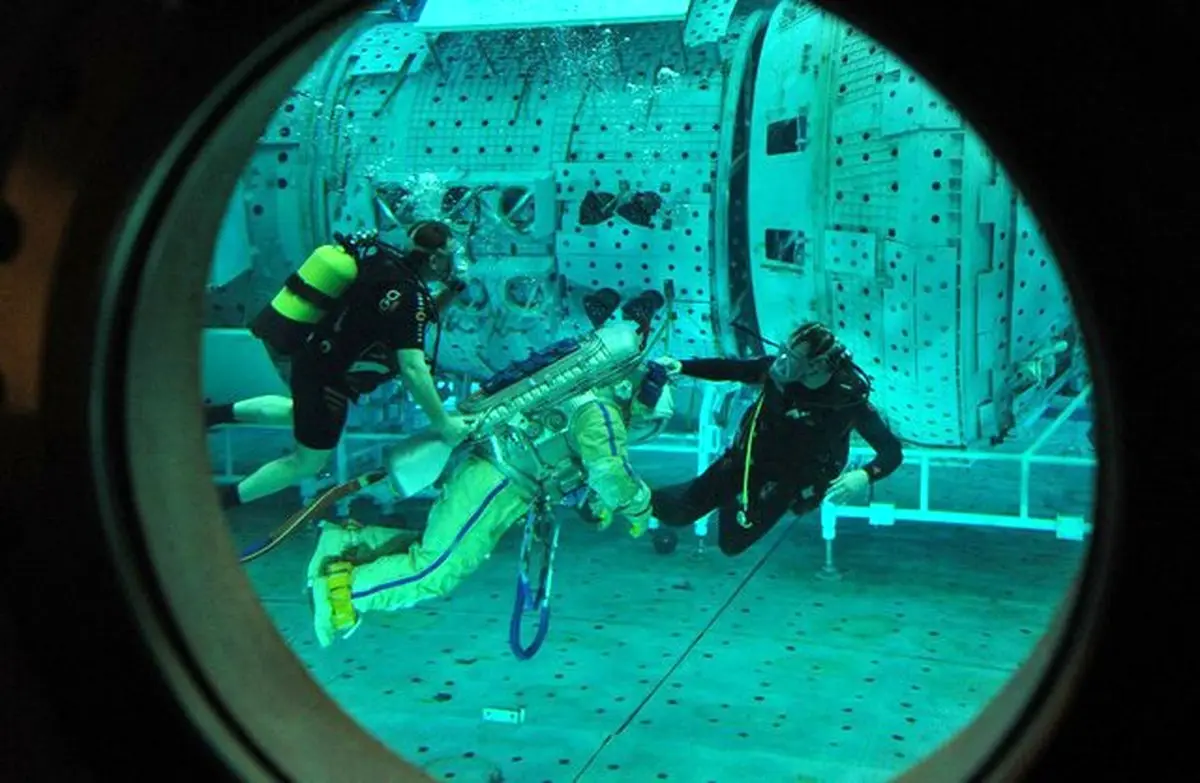 استخر تمرین کار در فضا! + تصاویر