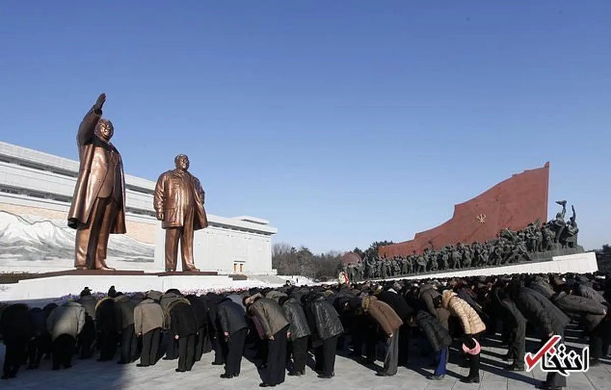 تصاویری از تعظیم مردم کره شمالی به مجسمه رهبر فقیدشان