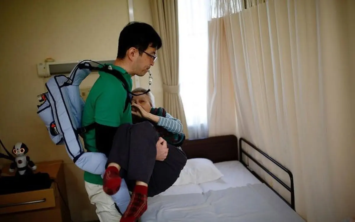 نقش ربات ها در مراقبت از سالمندان ژاپنی/تصاویر