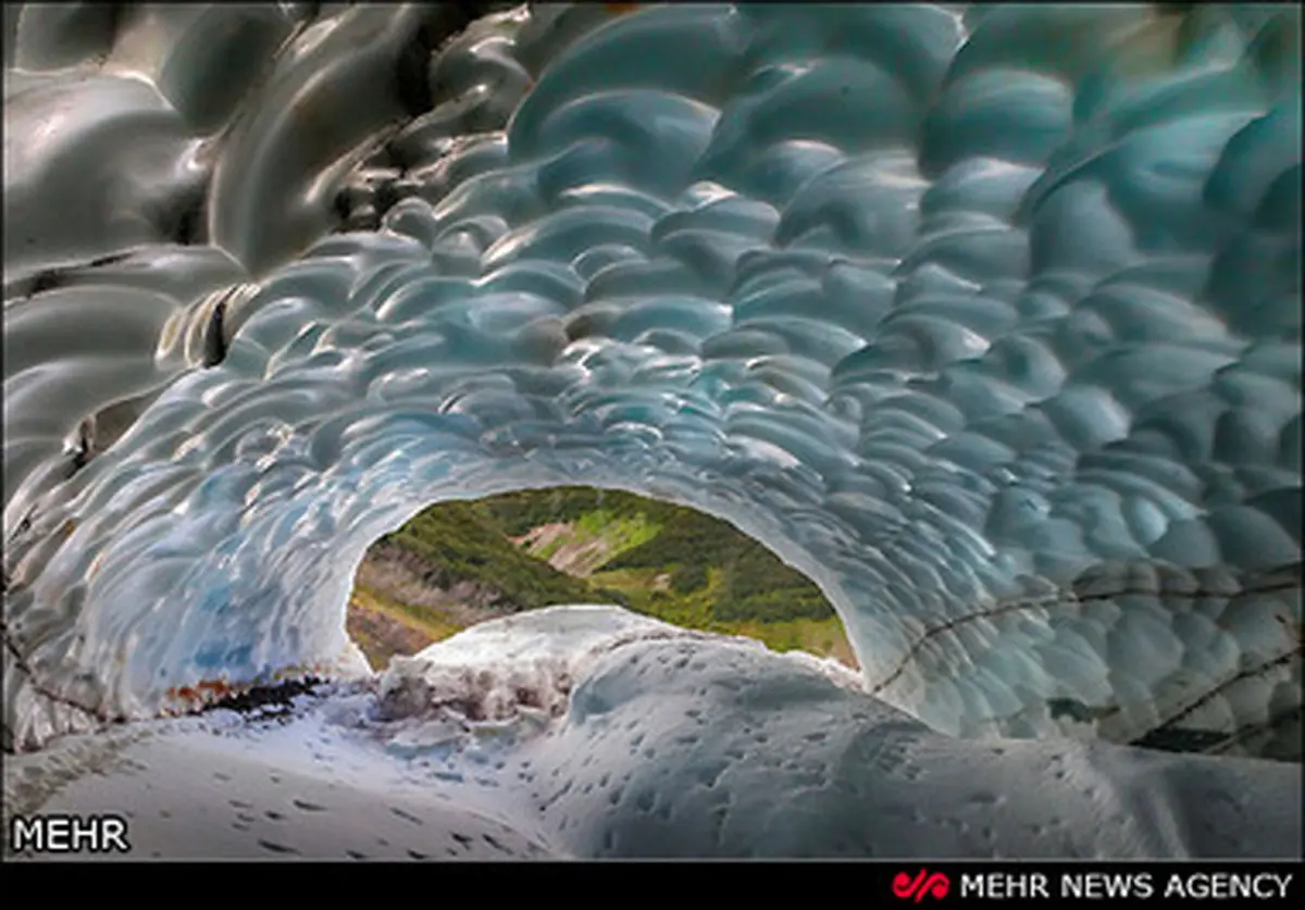تصاویر زیبا و دیدنی از غارهای یخی در روسیه