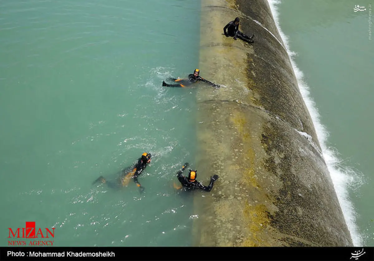 تصاویری از عملیات جستجو برای دو غریق در رودخانه کرج