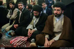 پسران مقام معظم رهبری در یک مراسم ختم/عکس