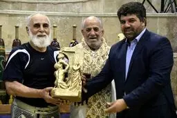 ناطق نوری نماد پهلوانی گرفت/ عکس