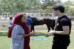 تصویری از بهاره افشاری و مهاجم تیم‌ملی در یک فیلم