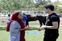 تصویری از بهاره افشاری و مهاجم تیم‌ملی در یک فیلم