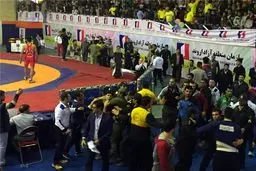 هجومی تماشاگران پس از درگیری در جام باشگاه های جهان+عکس