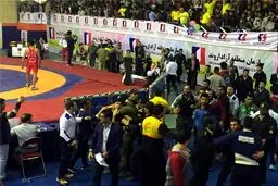 هجومی تماشاگران پس از درگیری در جام باشگاه های جهان+عکس