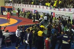هجومی تماشاگران پس از درگیری در جام باشگاه های جهان+عکس