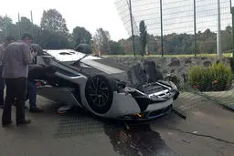 عکس: واژگون شدن ب ام و i8 در ایران؟!