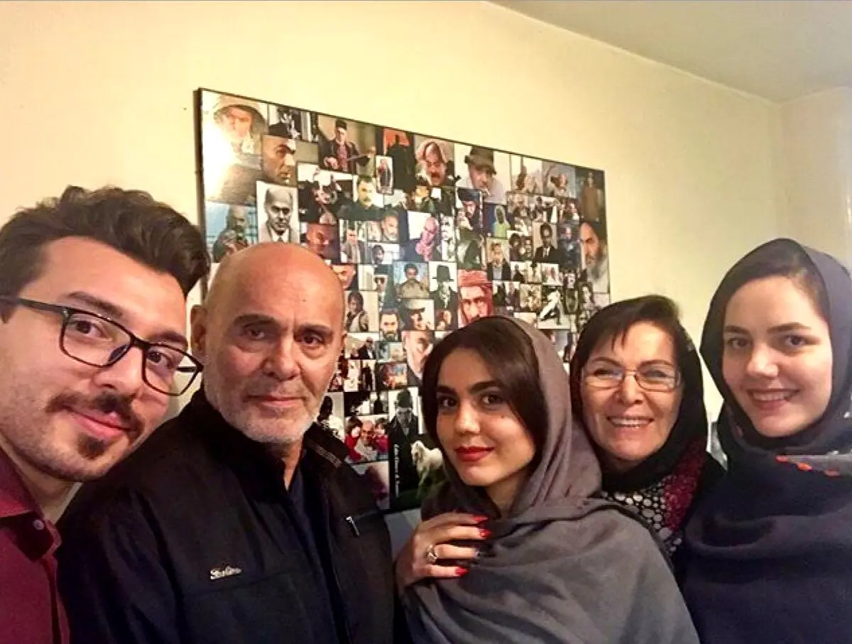 تصویری از آزاده زارعى در كنار خانواده جمشيد هاشم پور