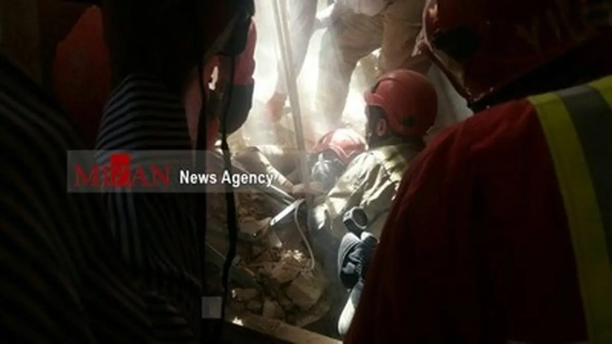 تلاش برای یافتن یک مفقودی در زیر آوار ساختمان گیشا/تصاویر