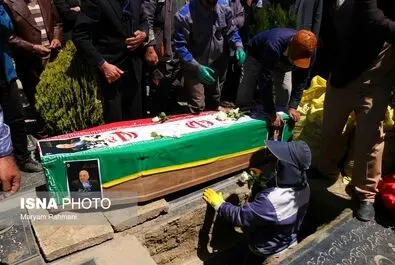 اکبر اعتماد