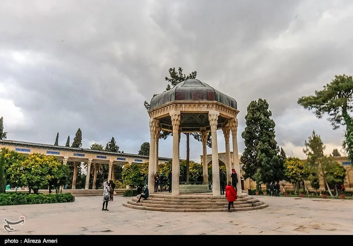 تصاویری بهاری از آرامگاه حافظ