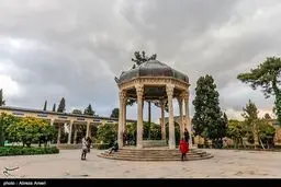 تصاویری بهاری از آرامگاه حافظ