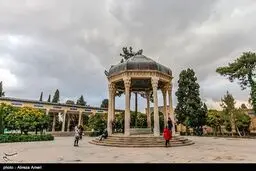 تصاویری بهاری از آرامگاه حافظ