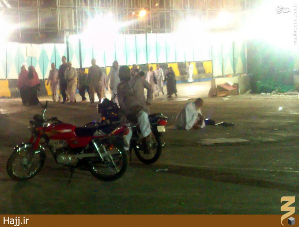 مسافركشي با موتور در مكه/ عکس