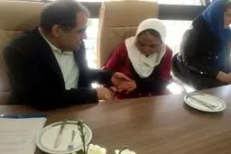 وزیر بهداشت با کودکان شین‌آباد دیدار کرد+عکس