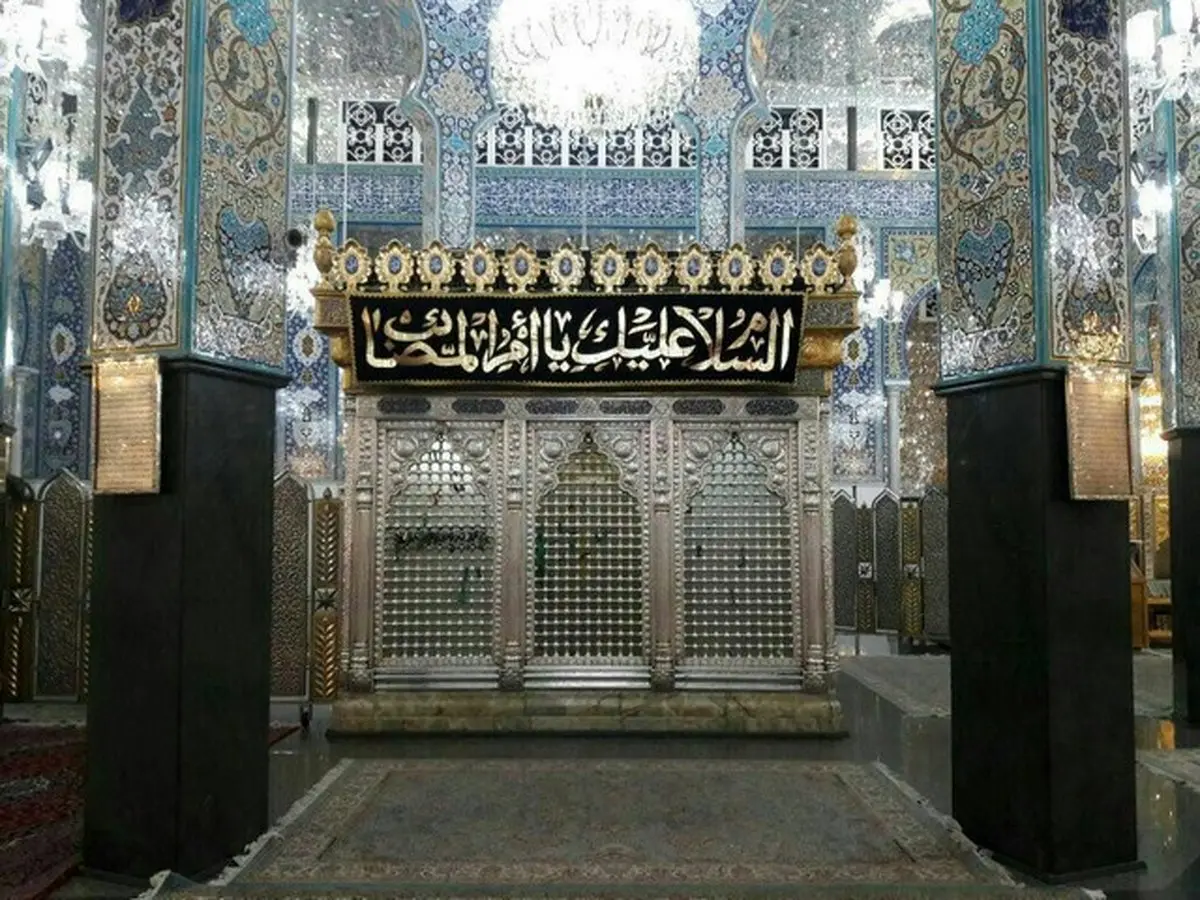 سیاهپوش شدن حرم حضرت زینب(س) در ایام فاطمیه/عکس