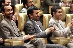 بقایی؛ یعنی احمدی‌نژاد و مشایی /فرمانده عملیات انتخاباتی جریان احمدی‌نژاد آفتابی شد /بازی با یک مهره سوخته