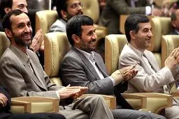 بقایی؛ یعنی احمدی‌نژاد و مشایی /فرمانده عملیات انتخاباتی جریان احمدی‌نژاد آفتابی شد /بازی با یک مهره سوخته