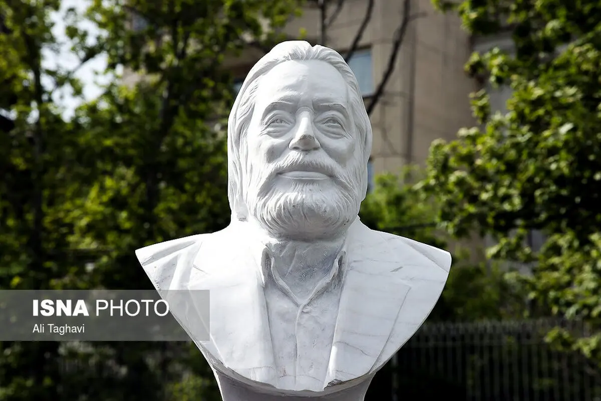 عکس: سردیس نصب شده جمشید مشایخی در تهران