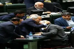 عكس: بوسه نوبخت بر پيشاني جعفرزاده