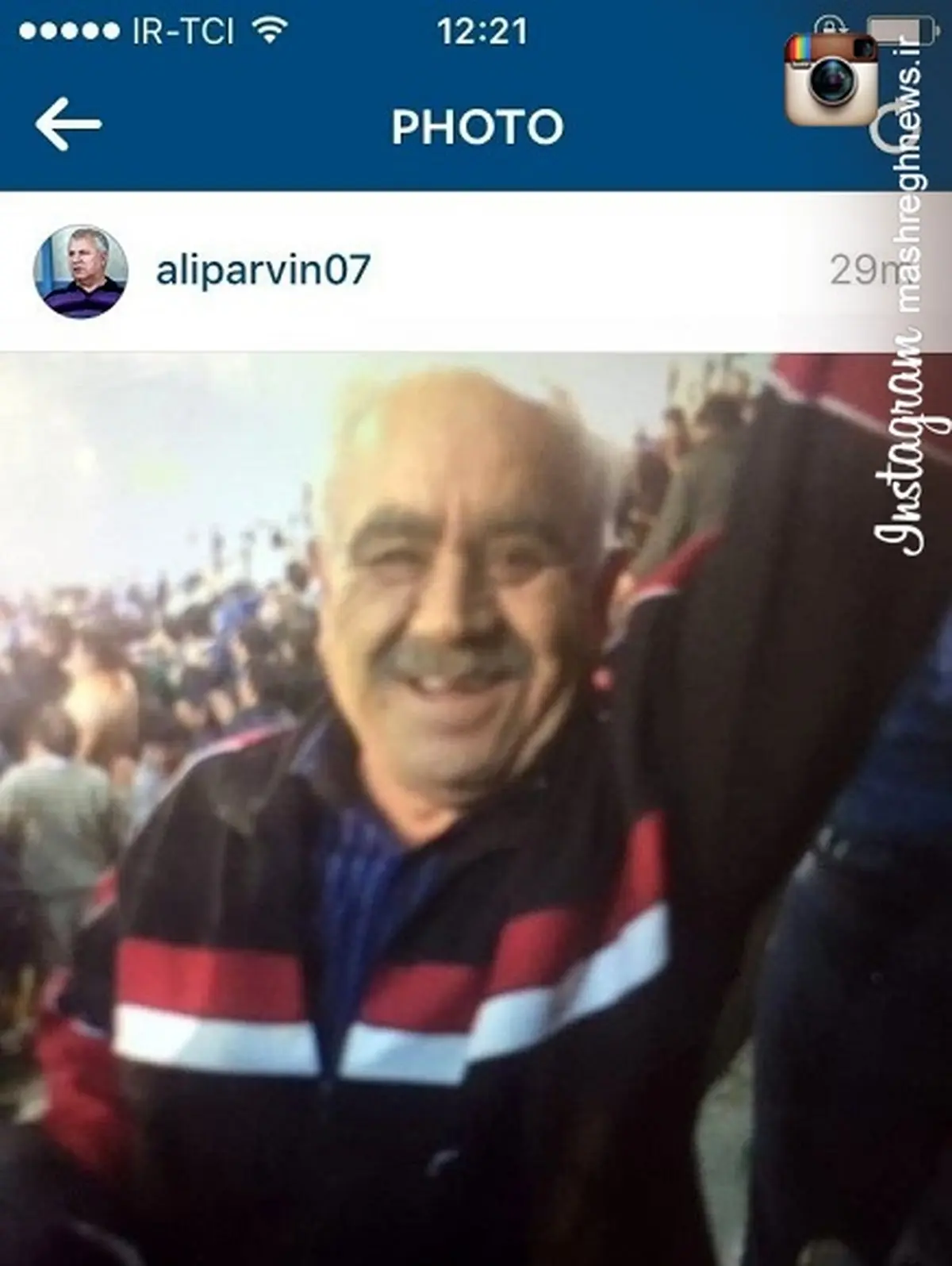 هوادار جان‌باخته پرسپولیس در استادیوم/عکس