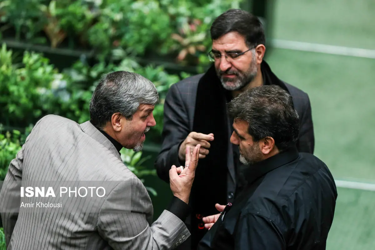 واکنش جالب یک نماینده در صحن علنی مجلس/عکس