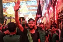 تصاویری از زائران اربعین در حرم سیدالشهداء(ع)