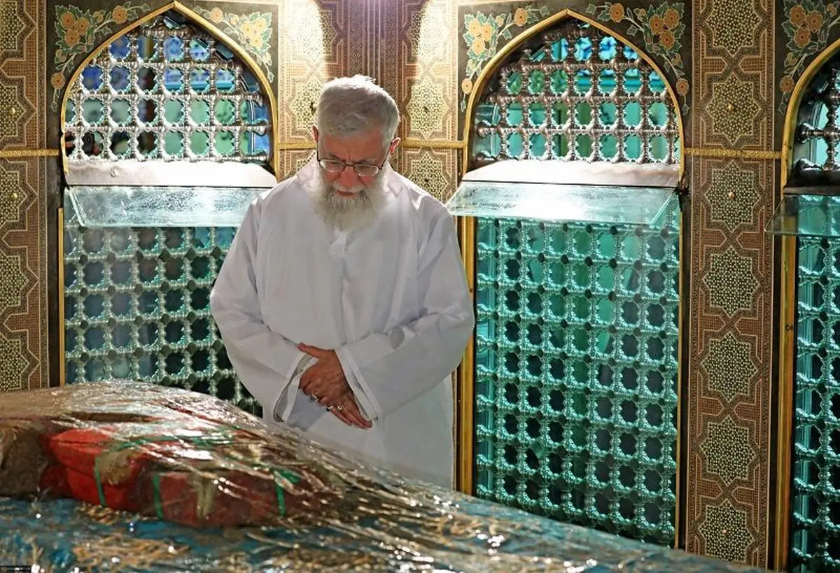 تصاویری از حضور رهبر انقلاب در حرم امام رضا(ع)