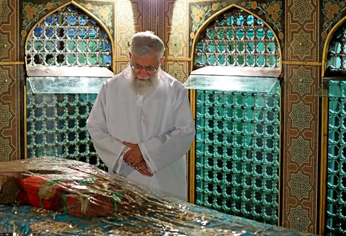 تصاویری از حضور رهبر انقلاب در حرم امام رضا(ع)