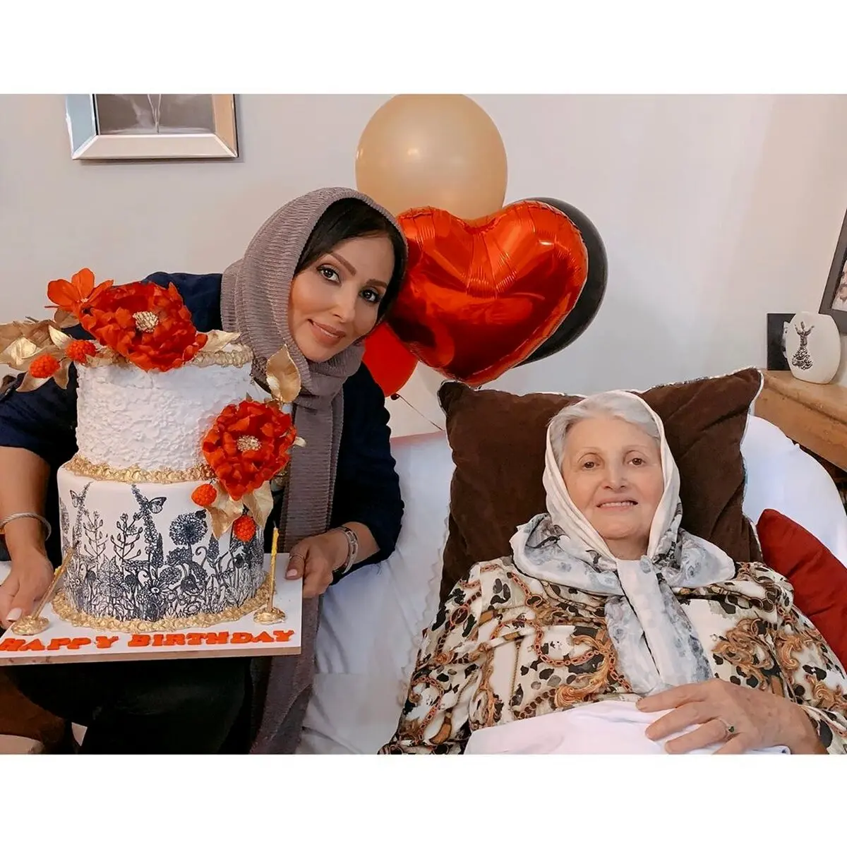 پرستو صالحی در جشن تولد مادرش