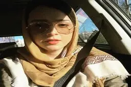 سلفی ترانه علیدوستی در اتومبیل شخصی اش