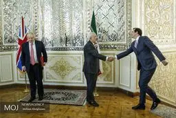 نحوه جالب دست دادن دیپلمات انگلیسی با ظریف/عکس