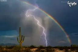 لحظه وقوع رنگین‌ کمان و رعد و برق/عکس